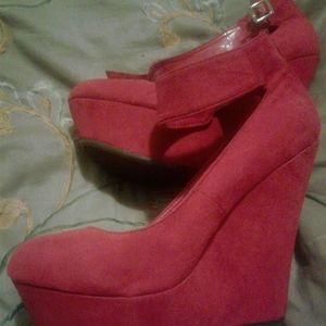 Breckelle's Red heel